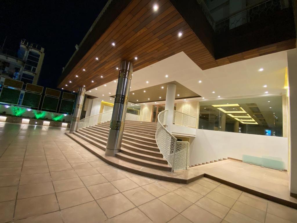 Acco Grand Hotel 러크나우 외부 사진