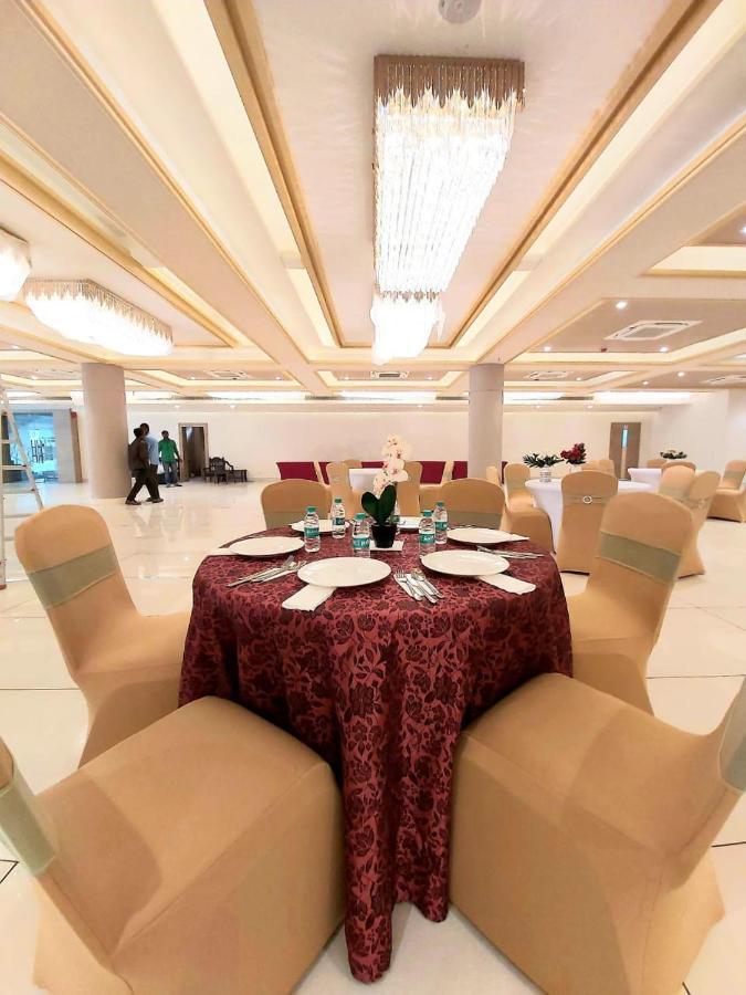 Acco Grand Hotel 러크나우 외부 사진