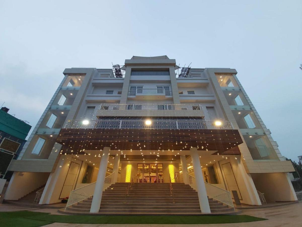 Acco Grand Hotel 러크나우 외부 사진